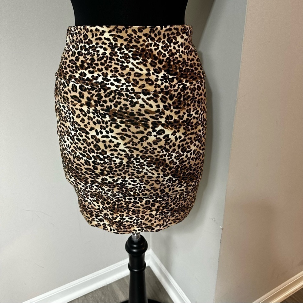 Leopard Print Pencil Skirt in Size Medium - Picture 4 of 6